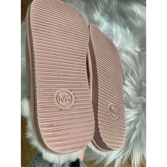 Michael Kors pink fuzzy slipper 6-6.5 - Picture 4 of 4